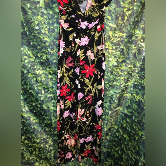 Floral Halter Neck jumpsuit - Black and Pink - Picture 4 of 16